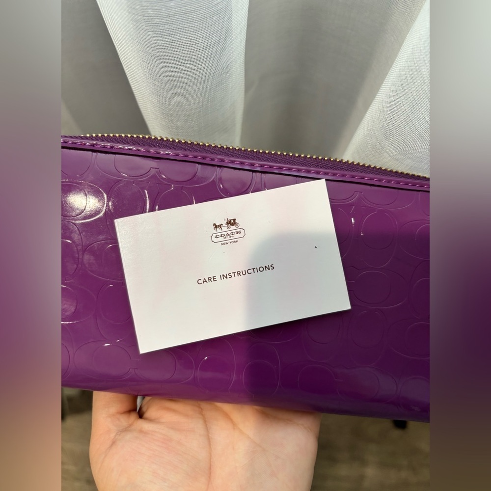 Coach F49508 Patent Signature Iris Purple Long
Bow Heart Zip Wallet (2012-2013) - Picture 10 of 12